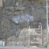 Eivor Willbacka / Strandsatt, 2010, montering av verket  på klippväggen vid Tjärhovsplan, fotograf Maria Sandstig